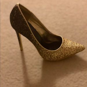 Yvon’s Glitter Shoe. Size: 8